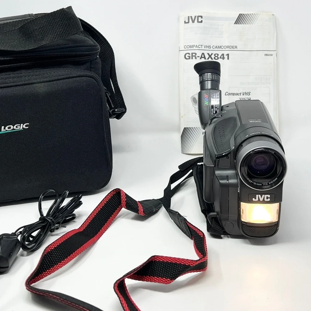 JVC Compact VHS Camcorder GR-AX841 Silver 50x Digital Zoom Case Logic Bag TESTED